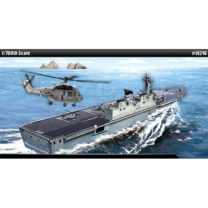 Model Kit loď 14216 - ROK NAVY DOKDO (LPH 6111) MCP (1:700)