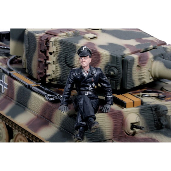 1/16 figurka kapitána Michaela Wittmann, sedící