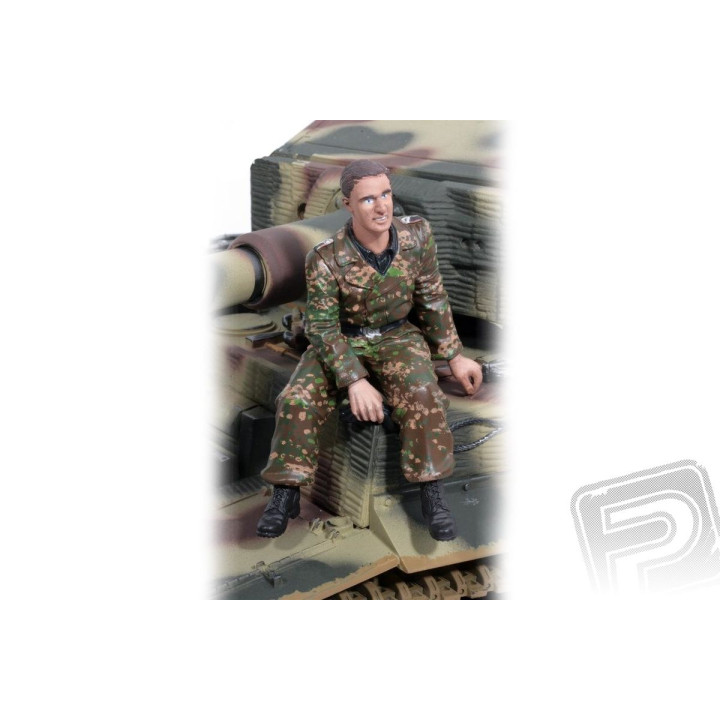 1/16 figurka sedící obsluhy vysílačky (Funker)