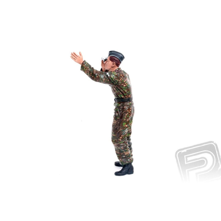 1/16 stojící figurka nabíječe tanku