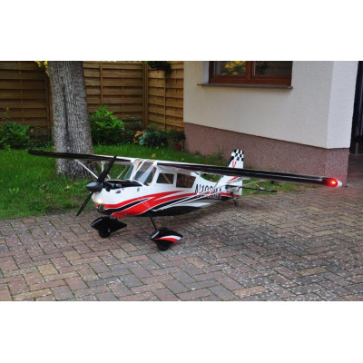 Decathlon scale 47% (4 580 mm) 170ccm (bílo/černo/červená)