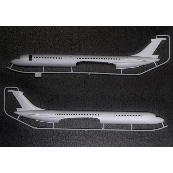 Model Kit letadlo 7013 - Ilyushin IL-62M (1:144)
