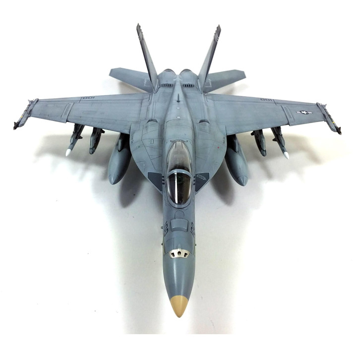 Model Kit letadlo 12547 - USN F/A-18E VFA-143 "PUKIN DOGS" (1:72)