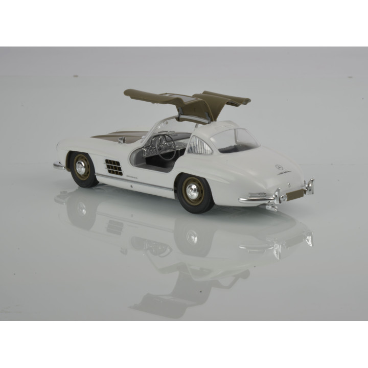 Tamiya Mercedes Benz SL300 Gullwing 1/24