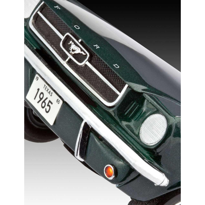 Plastic ModelKit auto 07065 - 1965 Ford Mustang 2+2 Fastback (1:25)
