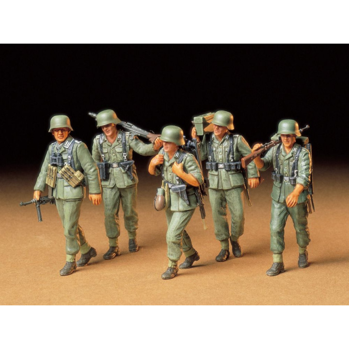 Tamiya German Machine Gun Crew On Maneuver 1/35