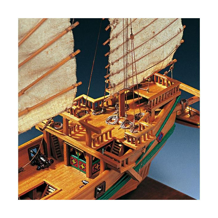 AMATI Čínská džunka 1:100 kit