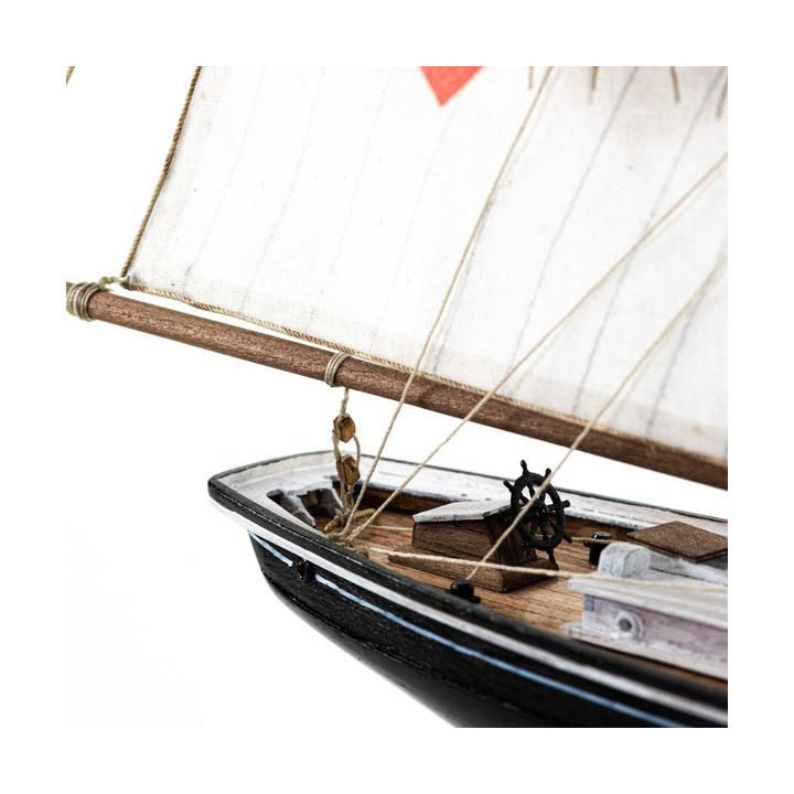 AMATI Bluenose škuner 1921 1:100 kit