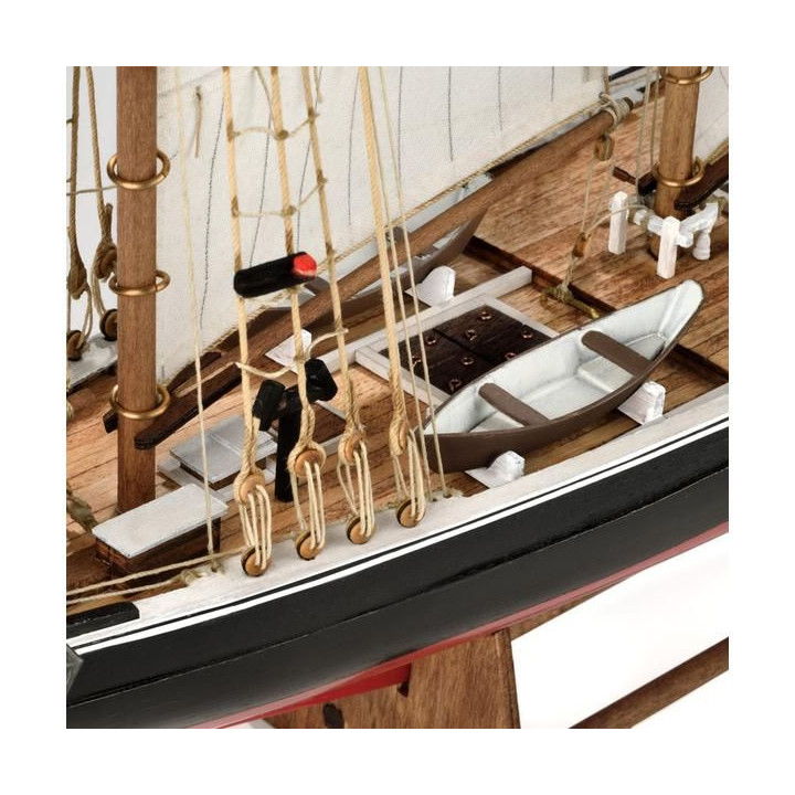 AMATI Bluenose škuner 1921 1:100 kit