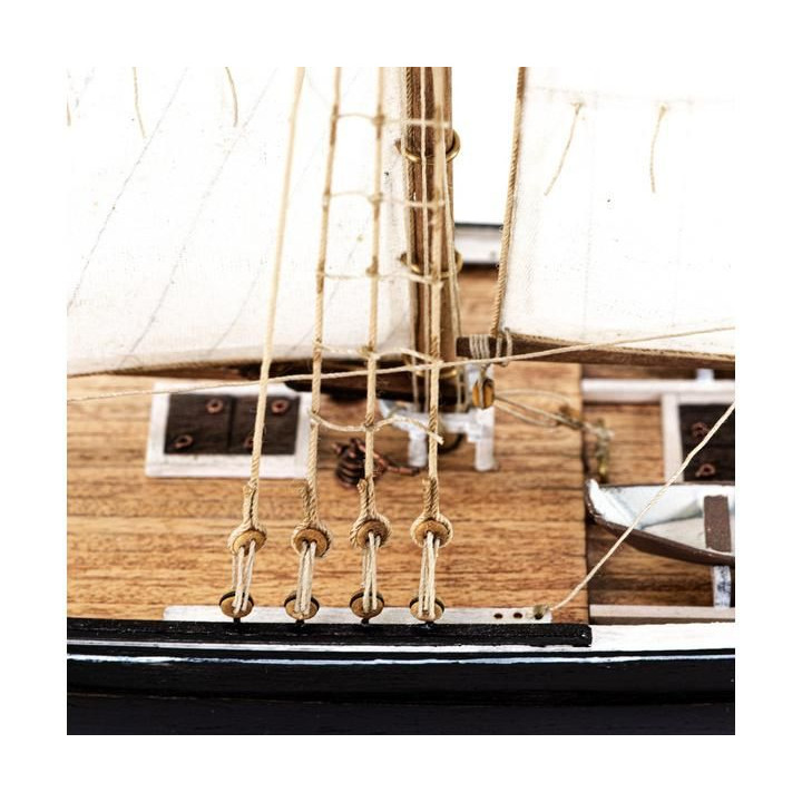 AMATI Bluenose škuner 1921 1:100 kit