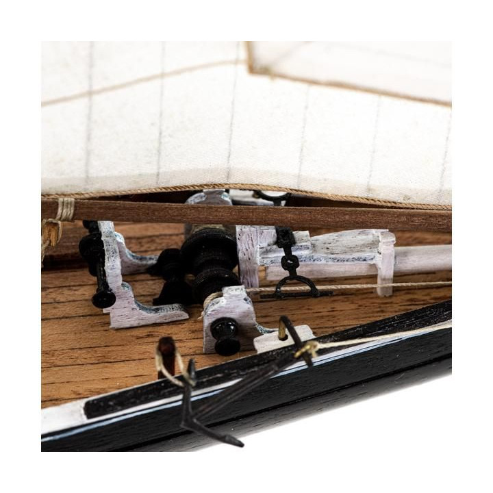 AMATI Bluenose škuner 1921 1:100 kit