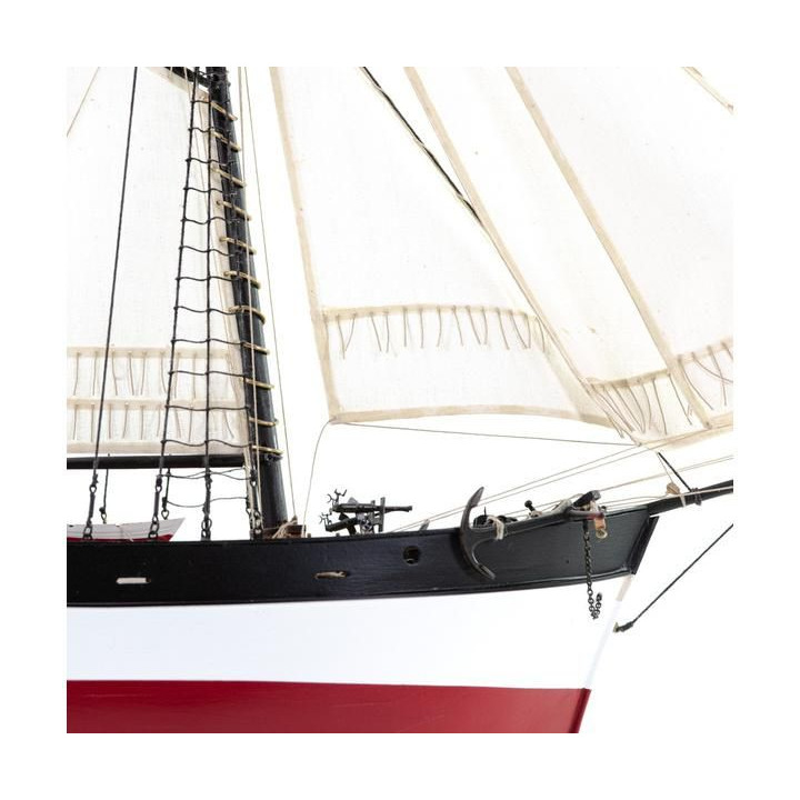 AMATI H.M.S. Hunter škuner 1:60 kit