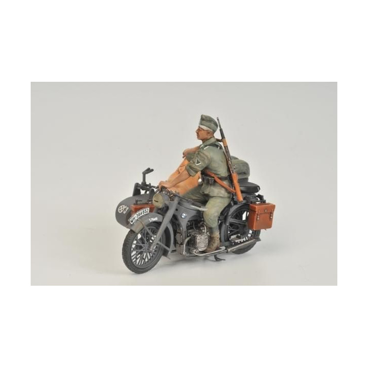 Model Kit military 3607 - German WWII Sidecar R12 with crew (1:35)