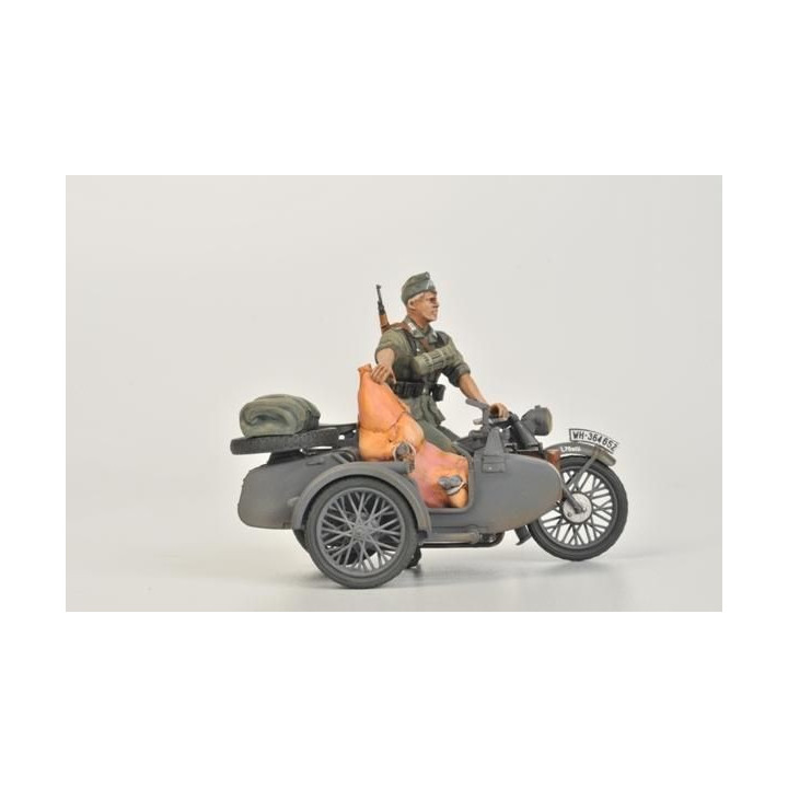 Model Kit military 3607 - German WWII Sidecar R12 with crew (1:35)