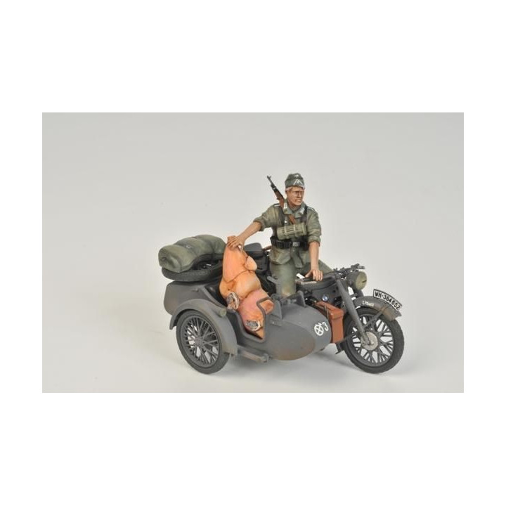 Model Kit military 3607 - German WWII Sidecar R12 with crew (1:35)