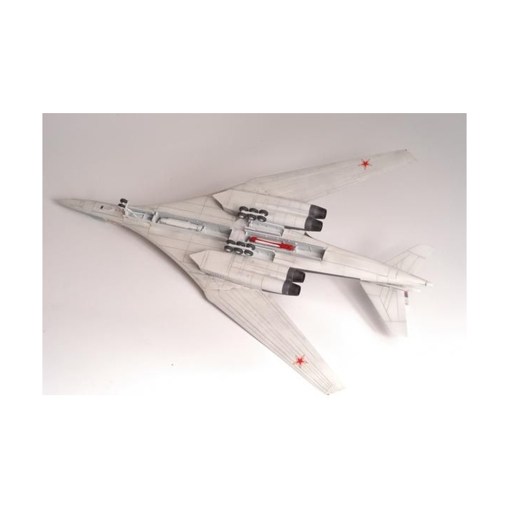 Model Kit letadlo 7002 - Tupolev TU-160 Russian Strategic Bomber (1:144)