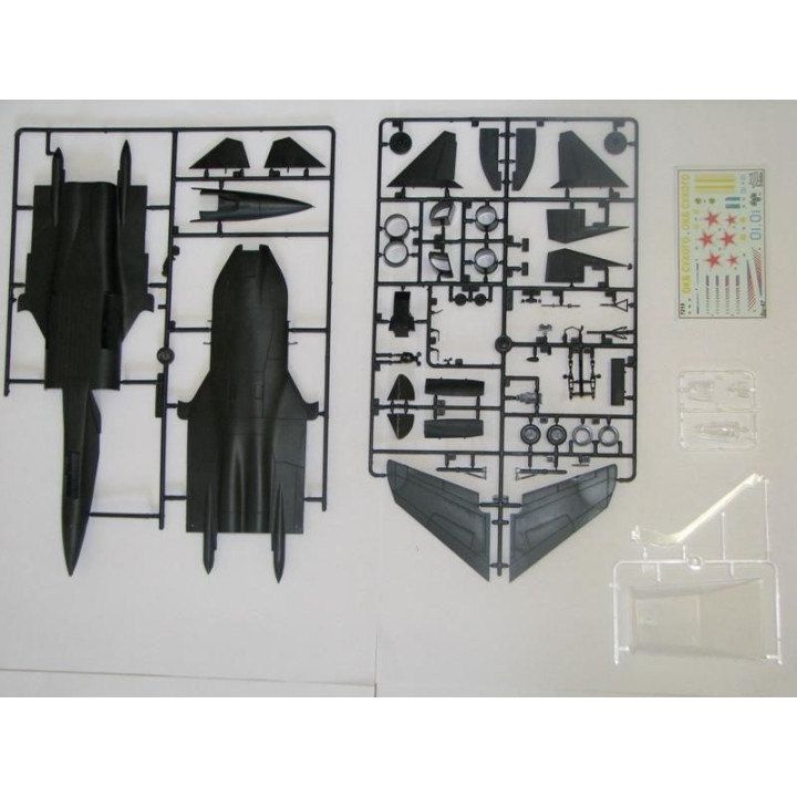 Model Kit letadlo 7215 - Sukhoi SU-47 Berkut (1:72)