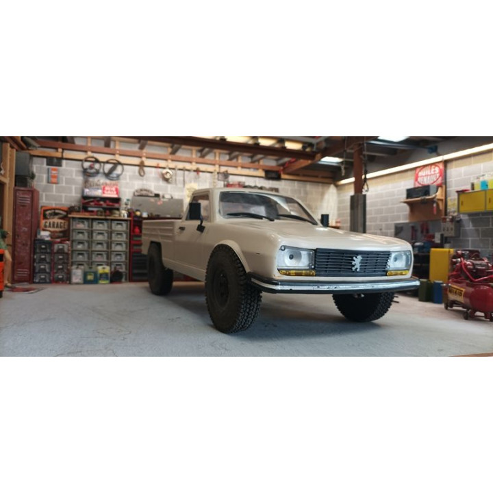 Čirá karoserie PEUGEOT 504 včetně příslušenství, licencovaná