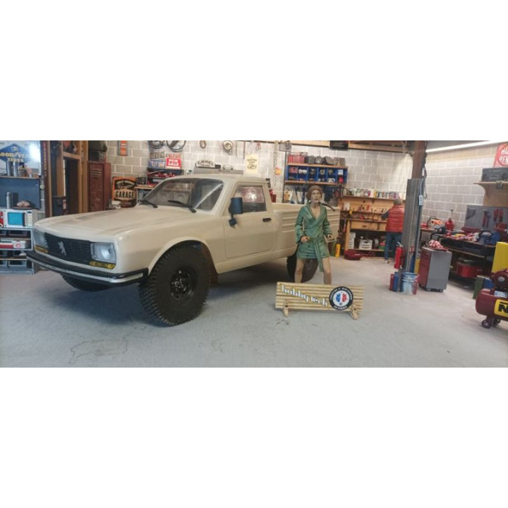 Čirá karoserie PEUGEOT 504 včetně příslušenství, licencovaná
