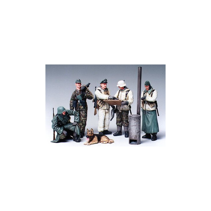 Tamiya German Soldiers at Field Briefing 1/35