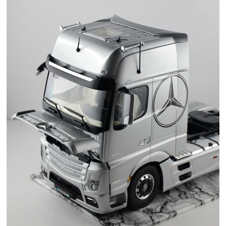Model Kit truck 3905 - Mercedes Benz Actros MP4 Gigaspace (1:24)