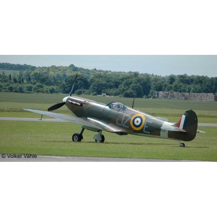 Plastic ModelKit letadlo 03953 - Spitfire Mk. IIa (1:72)