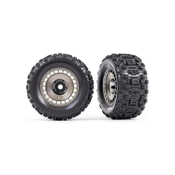 Traxxas kolo 3.8", pneu Sledgehammer, disk polomatný černě chromovaný s poklicí (2)