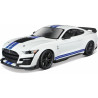 Kovový model auta 1:18 Maisto 31452 Mustang Shelby GT500 2020 nejen pro sběratele. Model je v detailním provedení na plastovém podstavci. Barva modelu je bílá a je přibližně 27 cm velký.