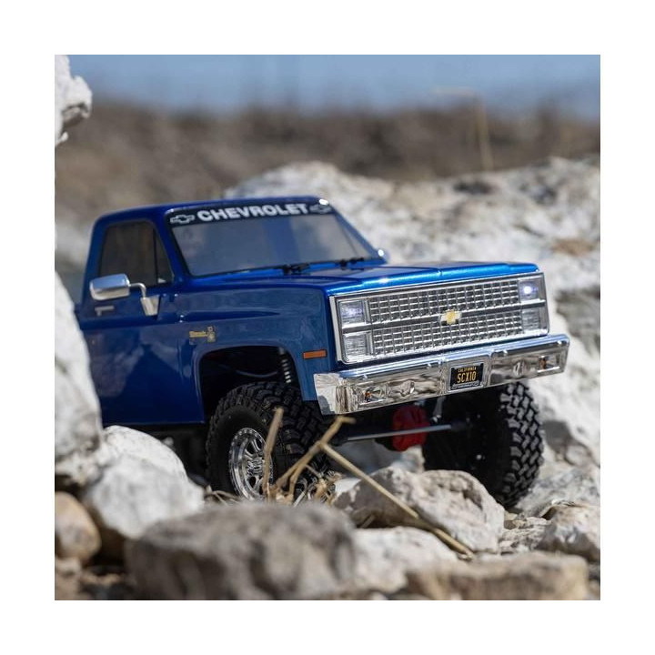 Axial SCX10 III Base Camp 1:10 4WD Chevy K10 1982 RTR modrý