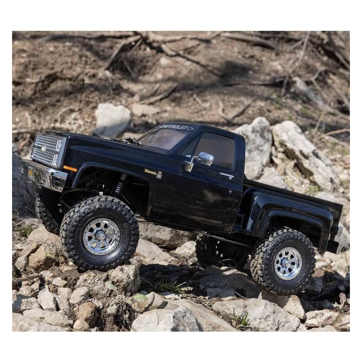 Axial SCX10 III Base Camp 1:10 4WD Chevy K10 1982 RTR modrý