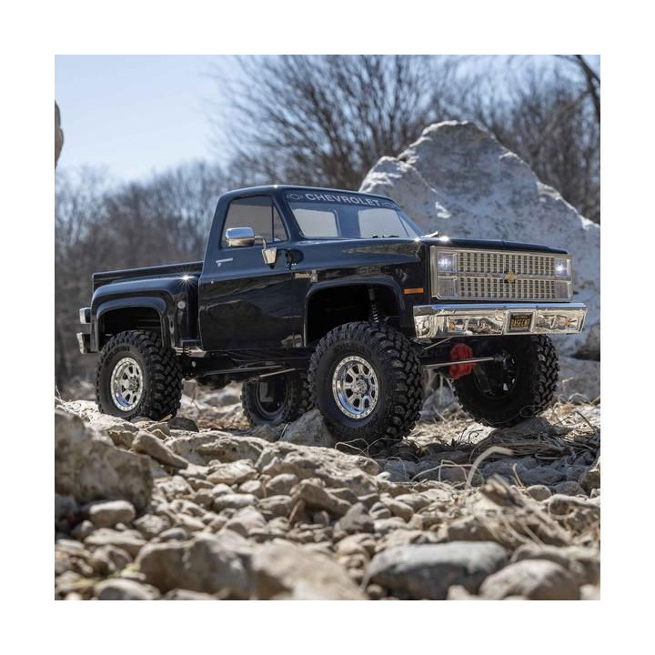 Axial SCX10 III Base Camp 1:10 4WD Chevy K10 1982 RTR černý
