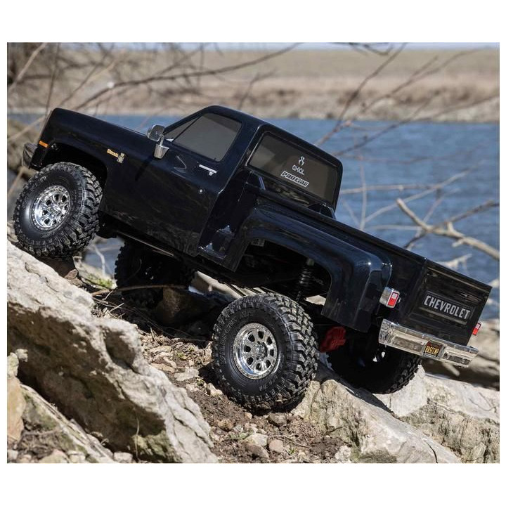 Axial SCX10 III Base Camp 1:10 4WD Chevy K10 1982 RTR černý