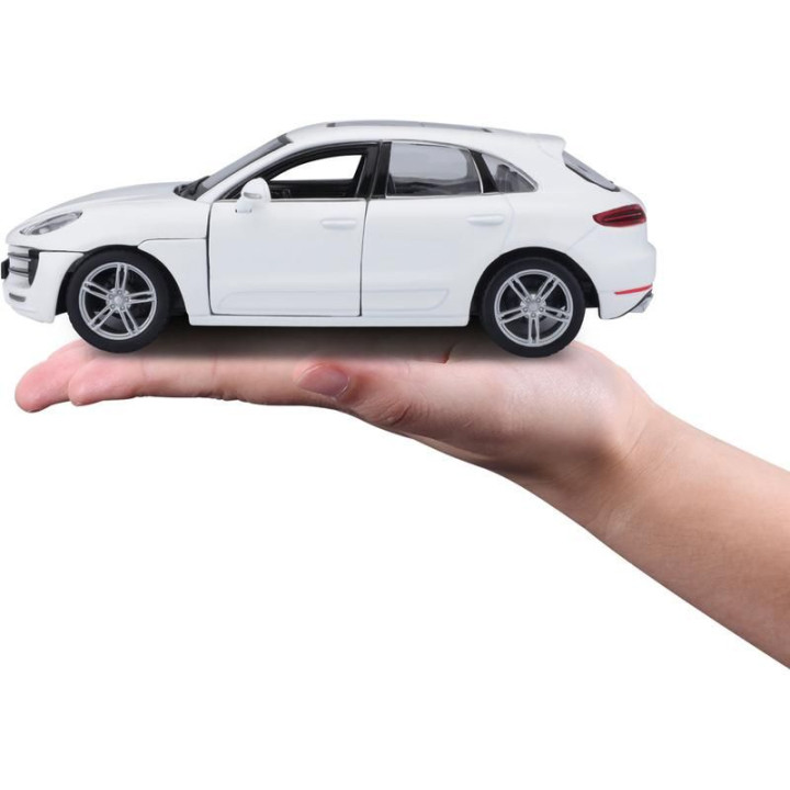 Bburago Plus Porsche Macan 1:24 bílá metalíza
