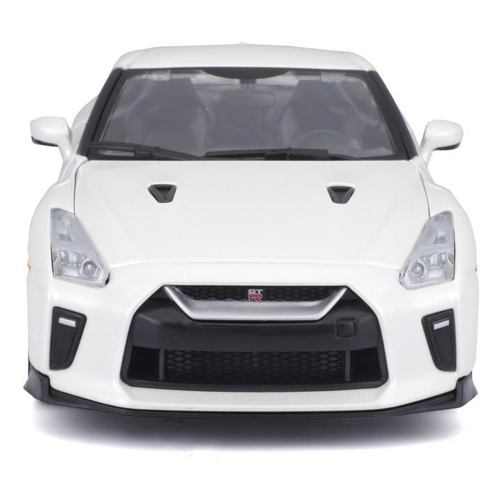 Bburago Plus Nissan GT-R 1:24 bílá metalíza