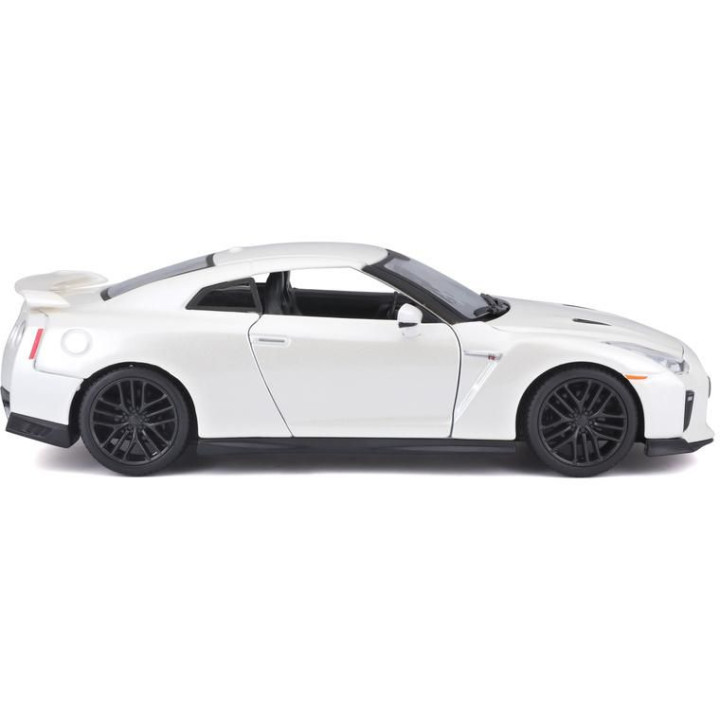 Bburago Plus Nissan GT-R 1:24 bílá metalíza