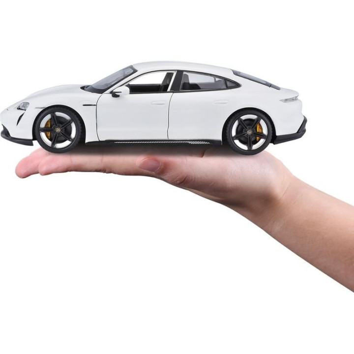 Bburago Porsche Taycan Turbo S 2019 Carrara 1:24 bílá