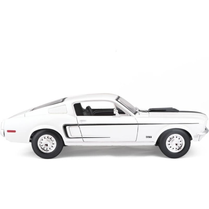 Maisto Ford Mustang GT Cobra Jet 1968 1:18 bílá
