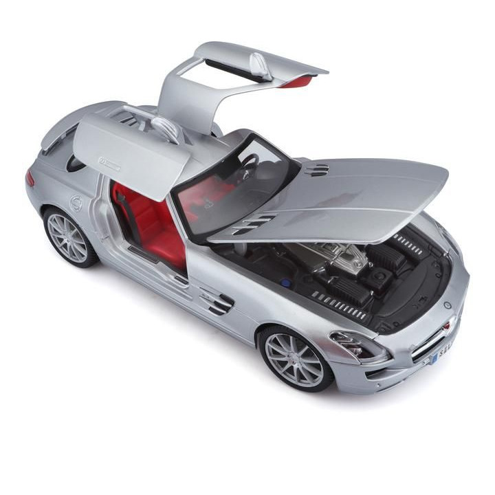 Maisto Mercedes-Benz SLS AMG 1:18 stříbrná