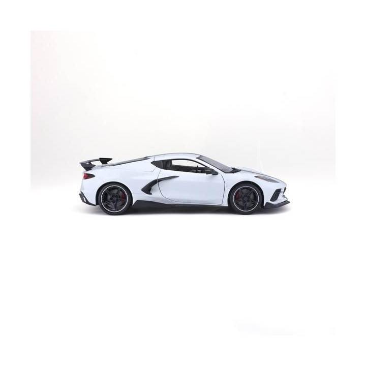 Maisto Chevrolet Corvette Stingray Coupe 2020 1:18 bílá