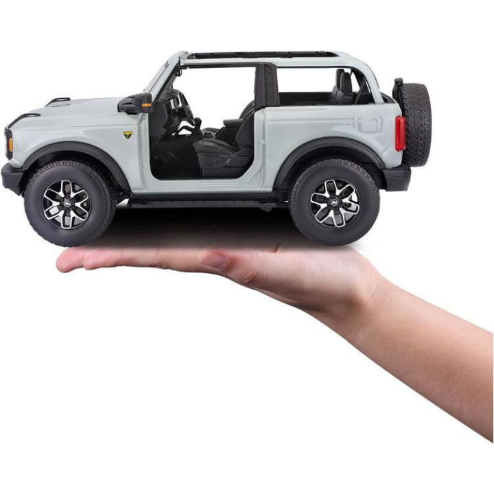 Maisto Ford Bronco Badlands 2021 1:18 kaktusově šedá