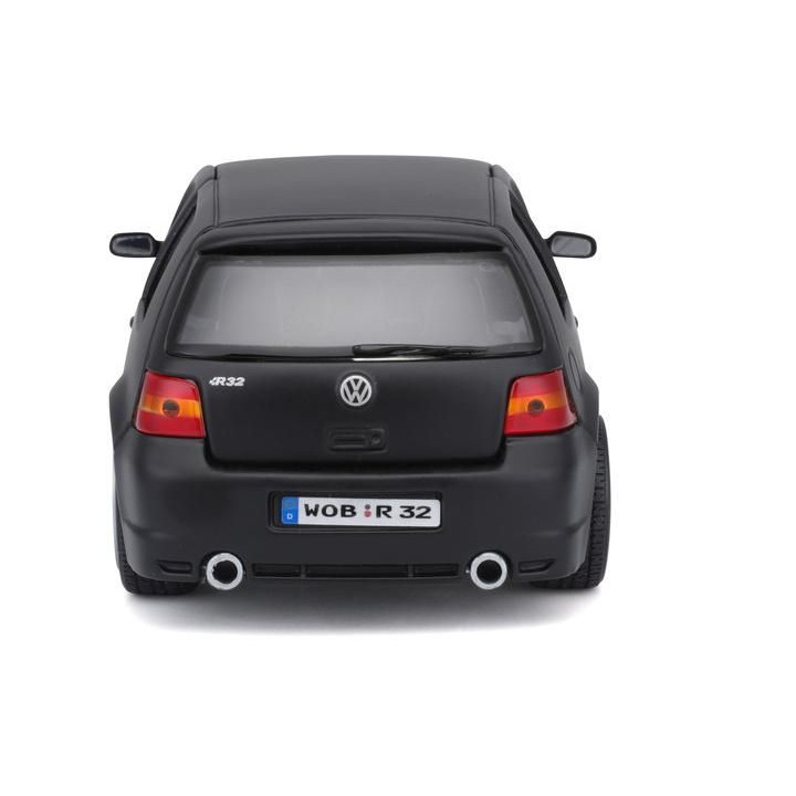Maisto Volkswagen Golf R32 1:24 černá matná