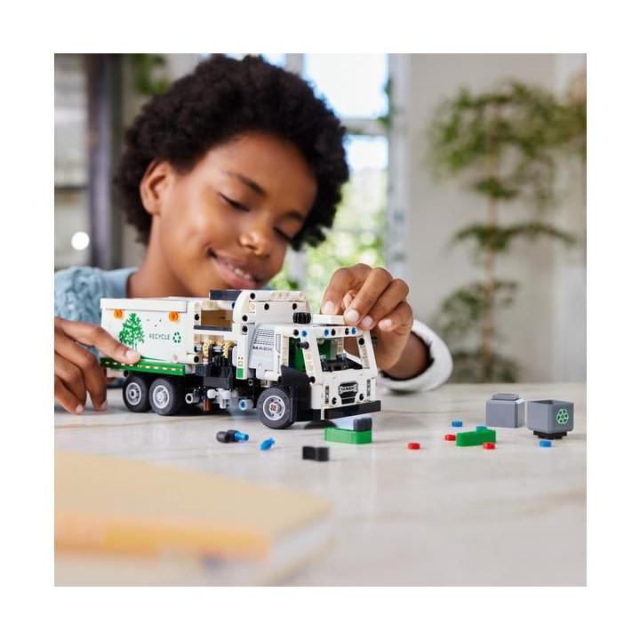 LEGO Technic - Popelářský vůz Mack® LR Electric