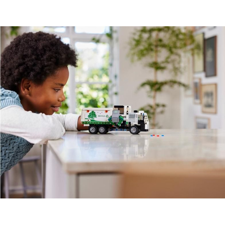 LEGO Technic - Popelářský vůz Mack® LR Electric