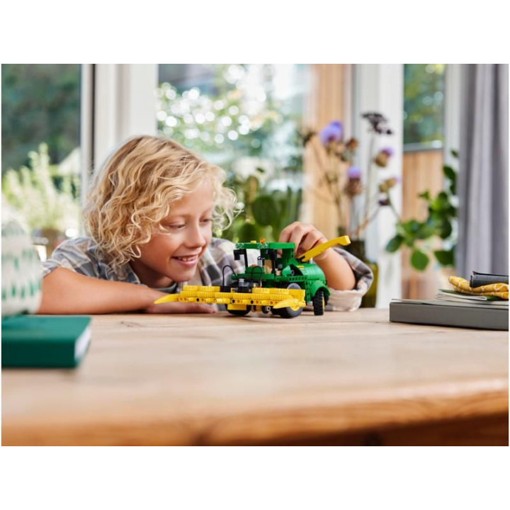 LEGO Technic - John Deere 9700 Forage Harvester