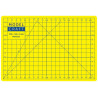 Modelcraft řezací podložka ve velikosti A5 (230x160mm) je vyrobena z 3-vrstvého sendvičového PVC o síle 2mm, ve kterém neznikají trhliny ani deformace. Protiskluzový povrch umožní bezpečné řezání, podložka chrání břity čepelí a zajistí přesný řez. Pro řemeslníky, modeláře a profesionály.