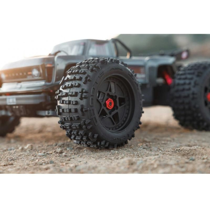Arrma Outcast 4S V2 BLX 1:10 4WD RTR červená