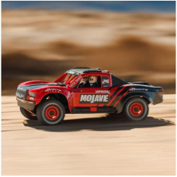 RC model auta Arrma Mojave Grom v měřítku 1:16, s náhonem 4WD, funkcemi Smart a rychlostí až 30 km/h. Precizně zkonstruovaný malý zábavný model pouštního Offroadu. Detailní karoserie, kompletně připraven k jízdě, včetně baterie a nabíječe.