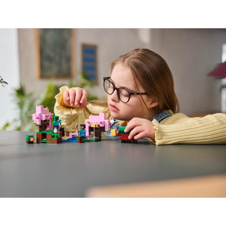 LEGO Minecraft - Zahrada s rozkvetlými třešněmi