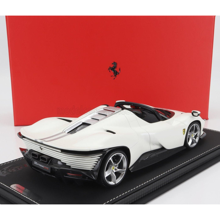BBR MODELS FERRARI DAYTONA SP3 OPEN ROOF ICONA 2022 - CON VETRINA - WITH SHOWCASE - BIANCO ITALIA - WHITE 1/18