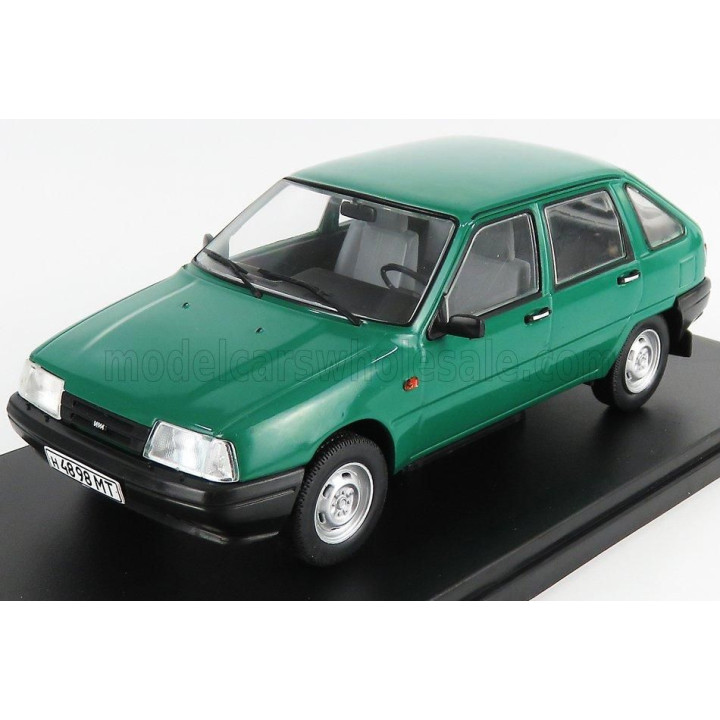 EDICOLA IZH 2126 ORBITA 1990 - DAMAGE BLISTER BOX - GREEN 1/24